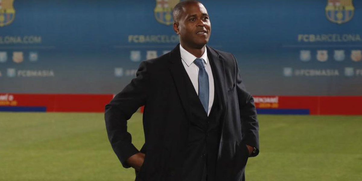 Interaksi-dan-Hubungan-Stephan-Lilipaly-dengan-Patrick-Kluivert