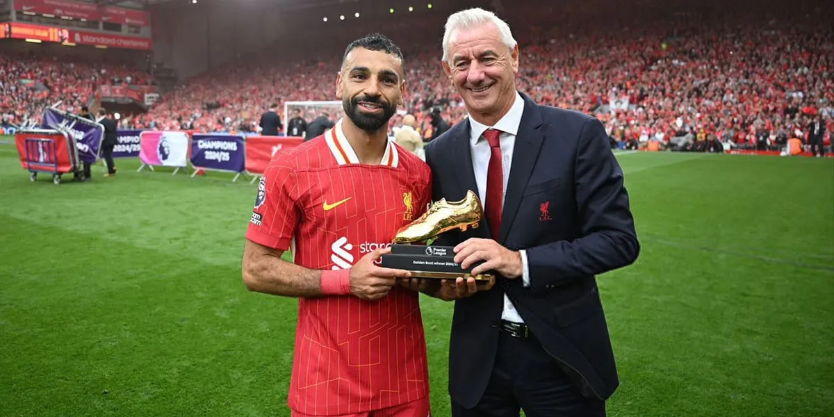 Mohamed Salah Pecahkan Rekor, Menangkan Sepatu Emas dan Playmaker Terbaik
